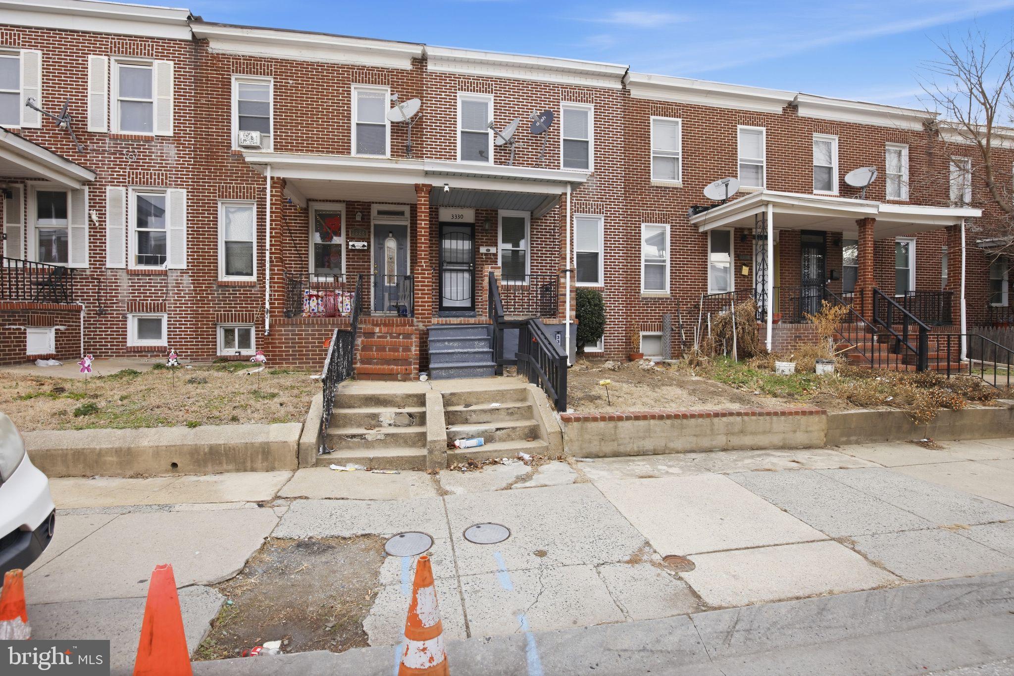 3330 Ravenwood Avenue Baltimore, MD 21213 - Photo 3 of 31