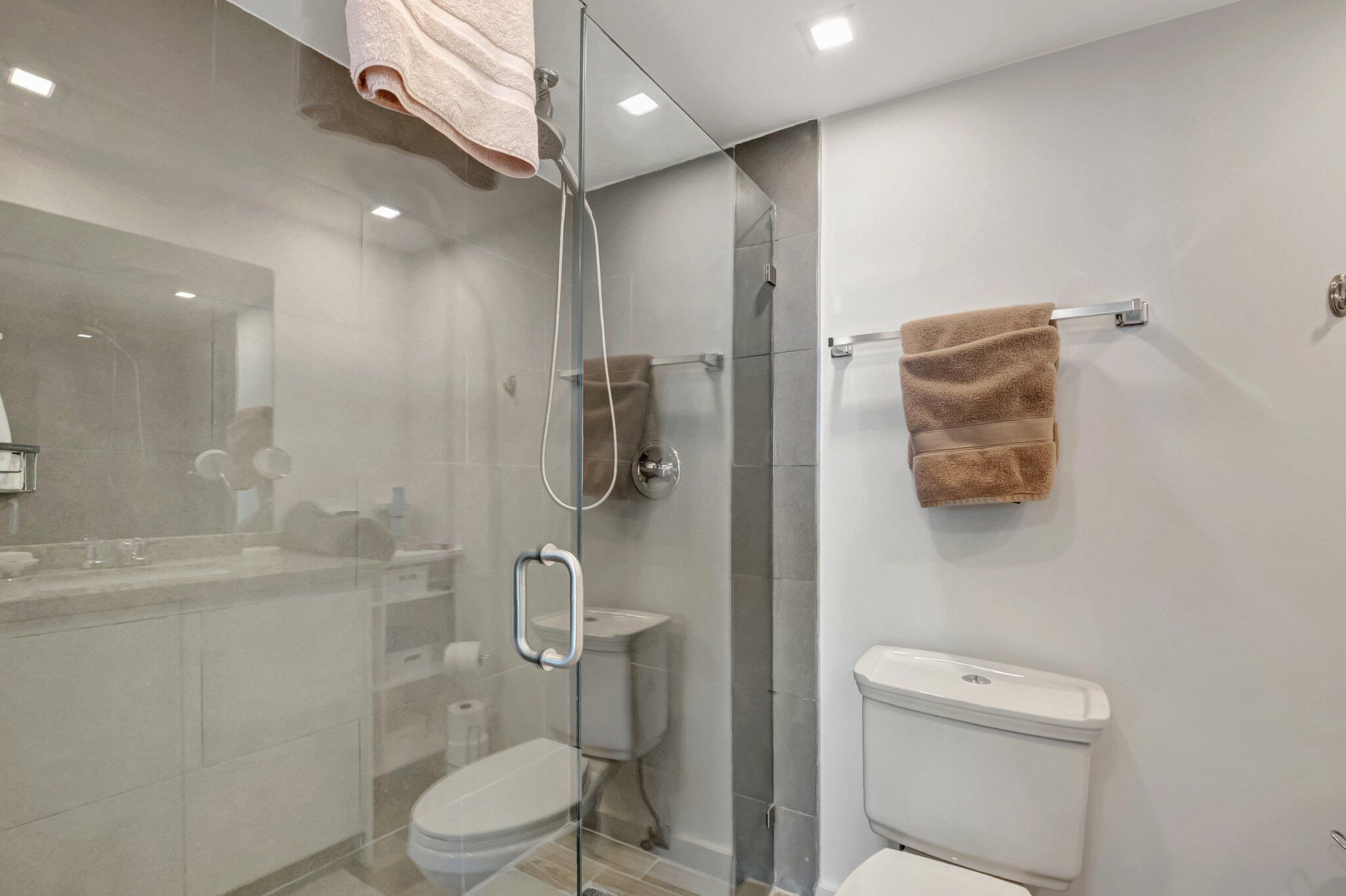 7835 Lakeside Boulevard, Unit 986 Boca Raton, FL 33434 - Photo 13 of 69 22-web-or-mls-DSC_1079