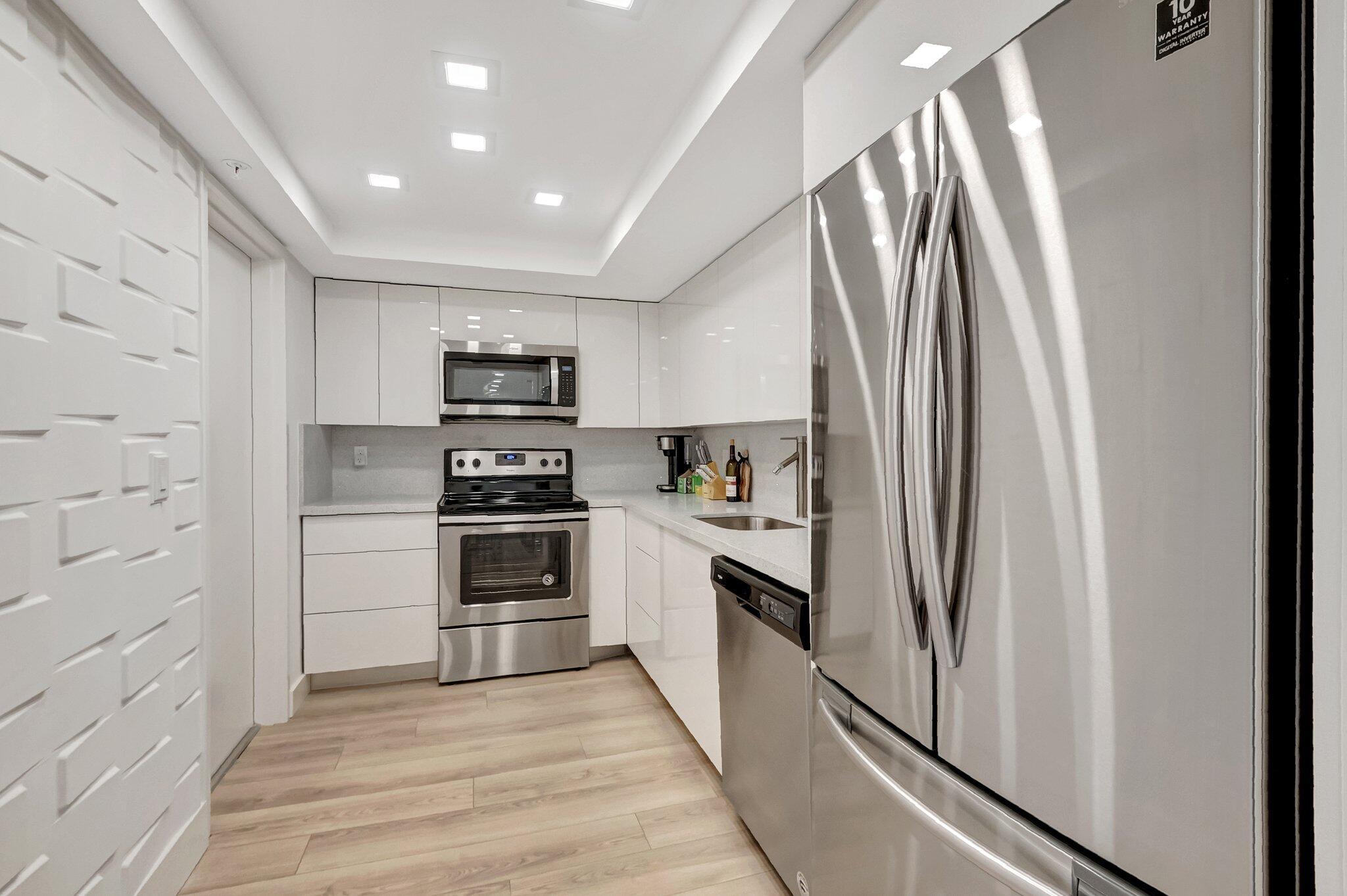 7835 Lakeside Boulevard, Unit 986 Boca Raton, FL 33434 - Photo 8 of 69 11-web-or-mls-DSC_1024