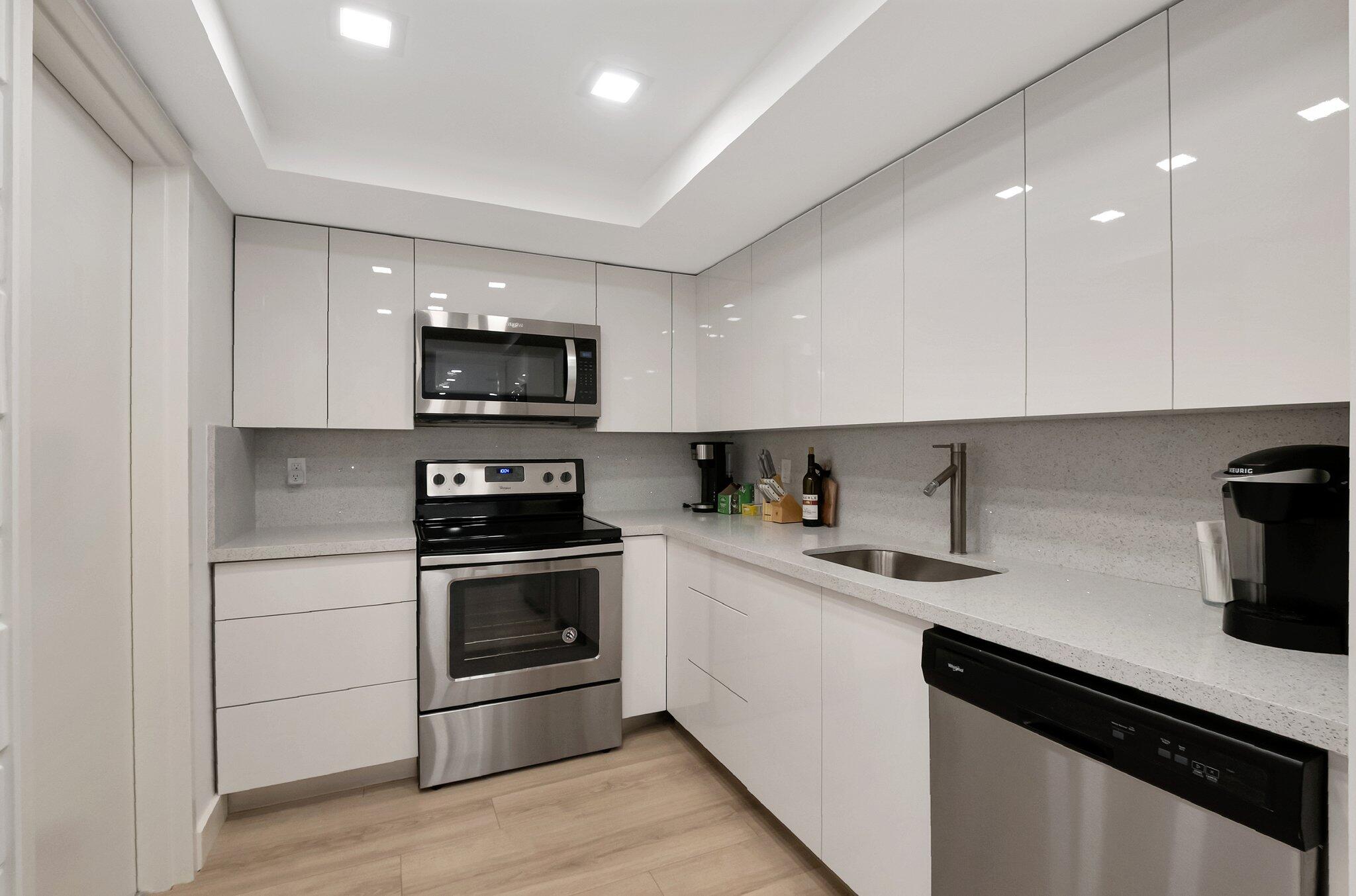 7835 Lakeside Boulevard, Unit 986 Boca Raton, FL 33434 - Photo 9 of 69 12-web-or-mls-DSC_1029