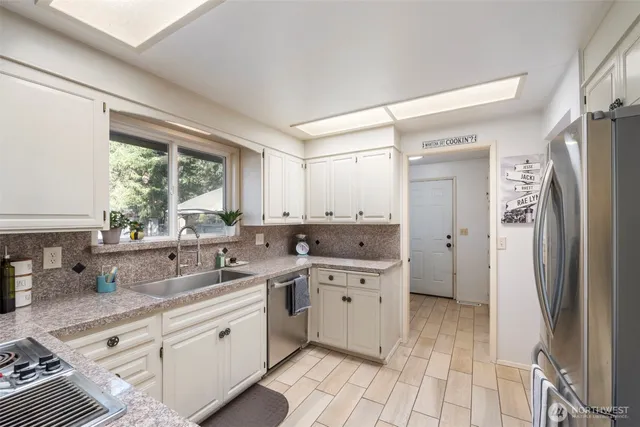 $815,000 | 1325 304th Street East, Roy, WA 98580