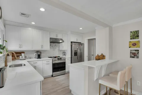 $949,000 | 169 Dix Hills Road, Dix Hills, NY 11746