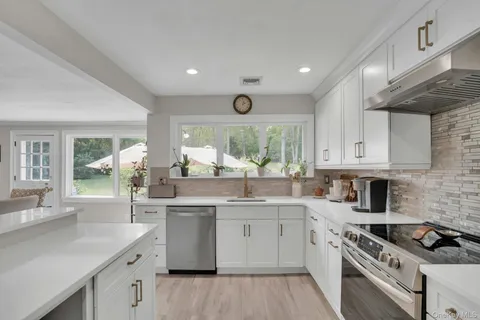 $949,000 | 169 Dix Hills Road, Dix Hills, NY 11746