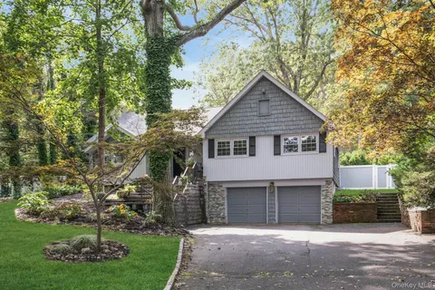 $949,000 | 169 Dix Hills Road, Dix Hills, NY 11746
