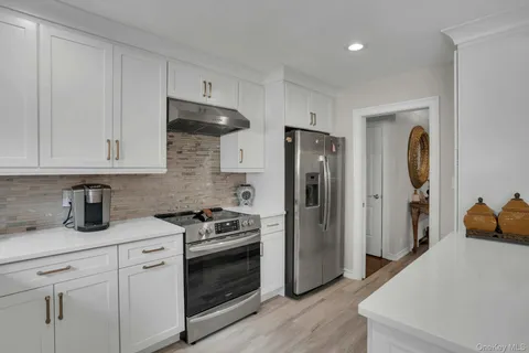 $949,000 | 169 Dix Hills Road, Dix Hills, NY 11746