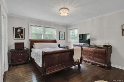 $949,000 | 169 Dix Hills Road, Dix Hills, NY 11746