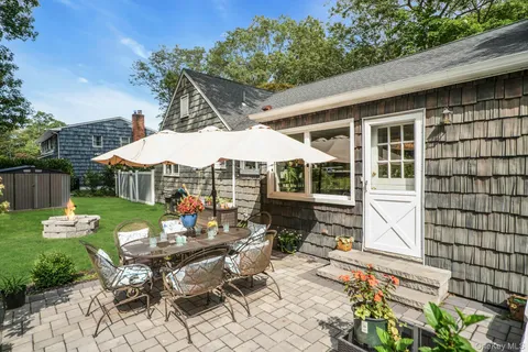 $949,000 | 169 Dix Hills Road, Dix Hills, NY 11746