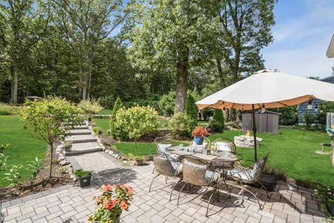 $949,000 | 169 Dix Hills Road, Dix Hills, NY 11746