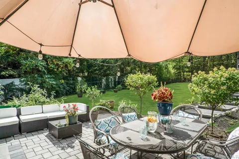 $949,000 | 169 Dix Hills Road, Dix Hills, NY 11746