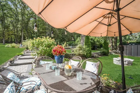 $949,000 | 169 Dix Hills Road, Dix Hills, NY 11746