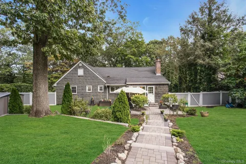 $949,000 | 169 Dix Hills Road, Dix Hills, NY 11746