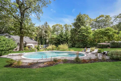 $949,000 | 169 Dix Hills Road, Dix Hills, NY 11746