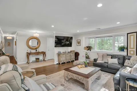 $949,000 | 169 Dix Hills Road, Dix Hills, NY 11746