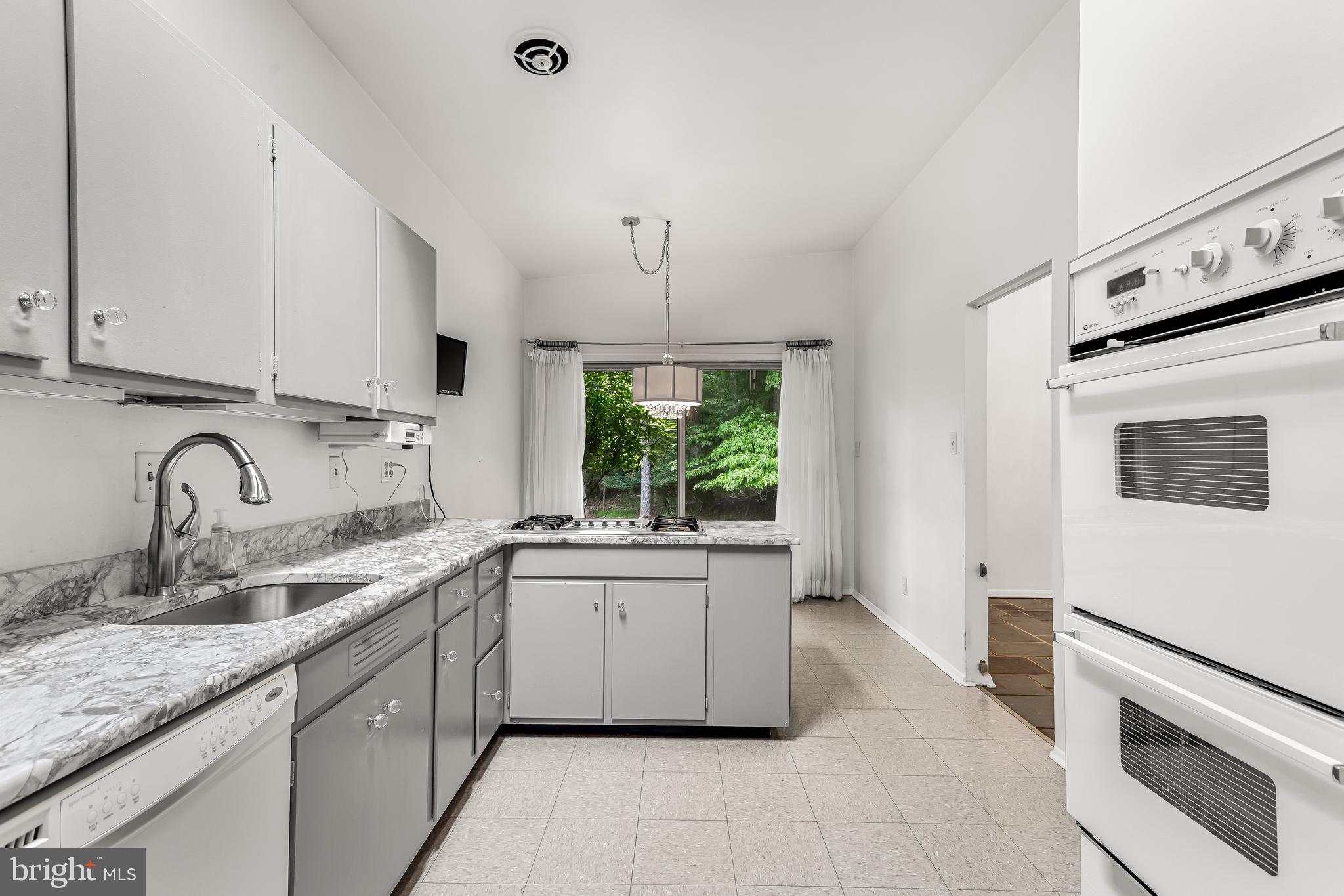 3207 Midfield Road Pikesville, MD 21208 - Photo 14 of 46 granite counters