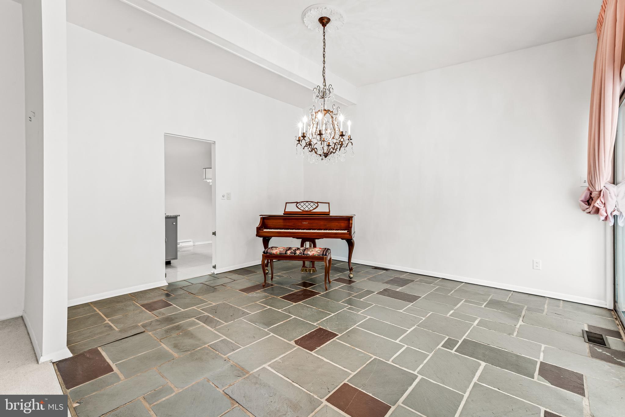 3207 Midfield Road Pikesville, MD 21208 - Photo 10 of 46 Dining room