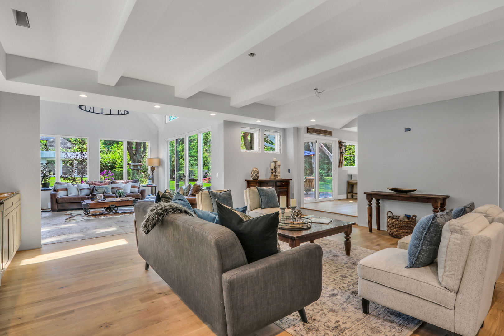2238 Hanlon Road Libertyville, IL 60048 - Photo 20 of 72 a living room with furniture and a large window