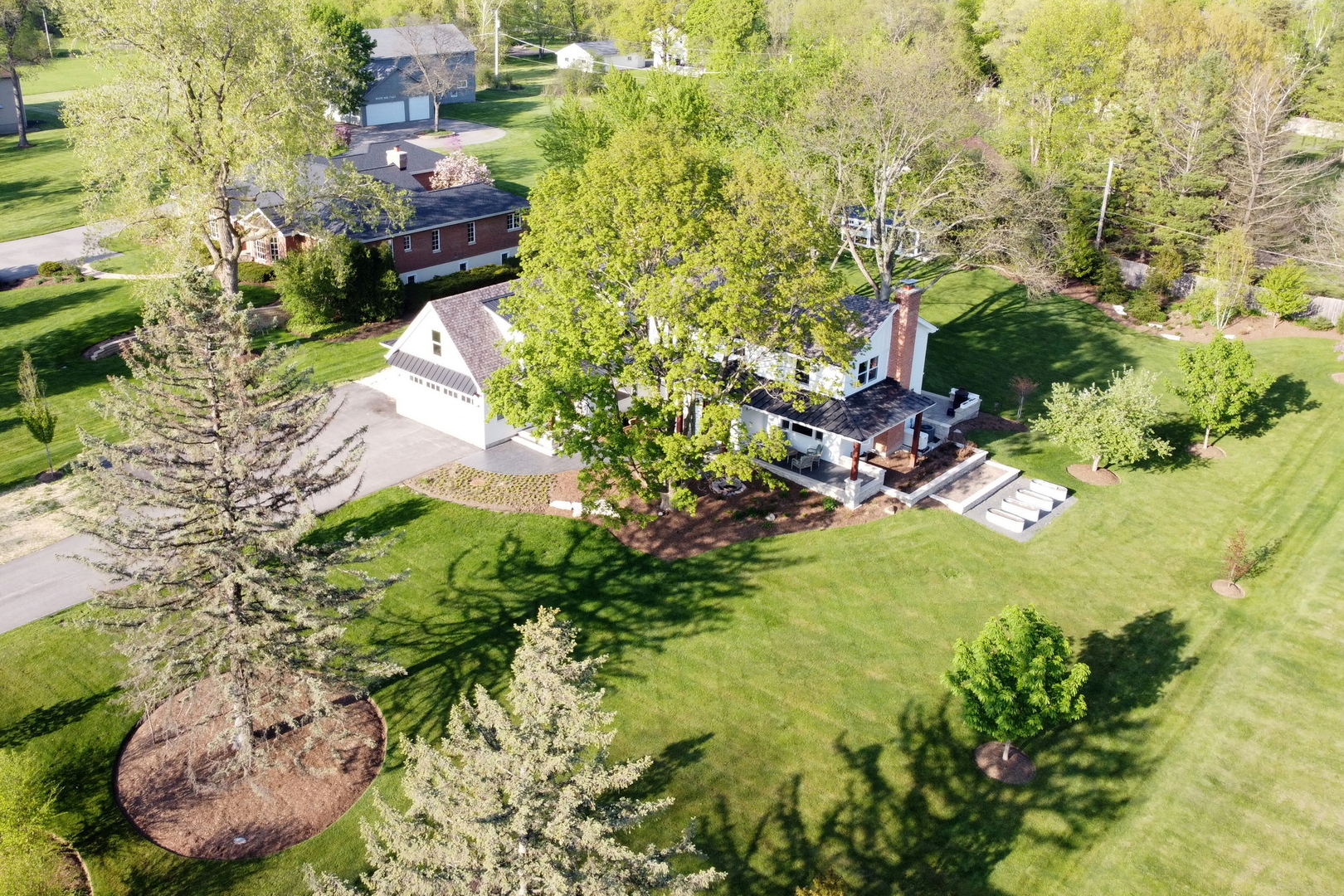 2238 Hanlon Road Libertyville, IL 60048 - Photo 42 of 72 a view of a garden with plants