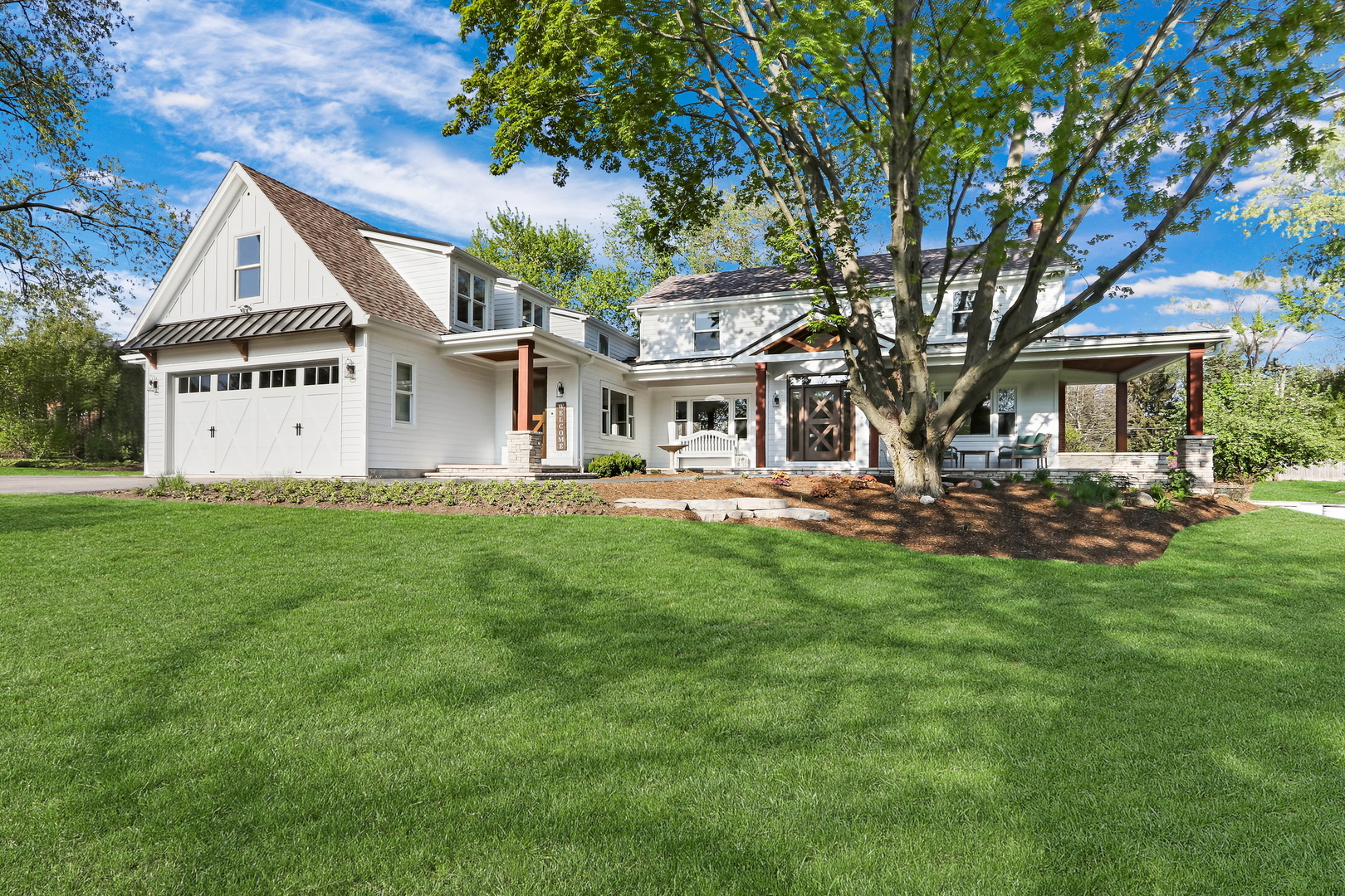 2238 Hanlon Road Libertyville, IL 60048 - Photo 5 of 72 a front view of a house with a yard