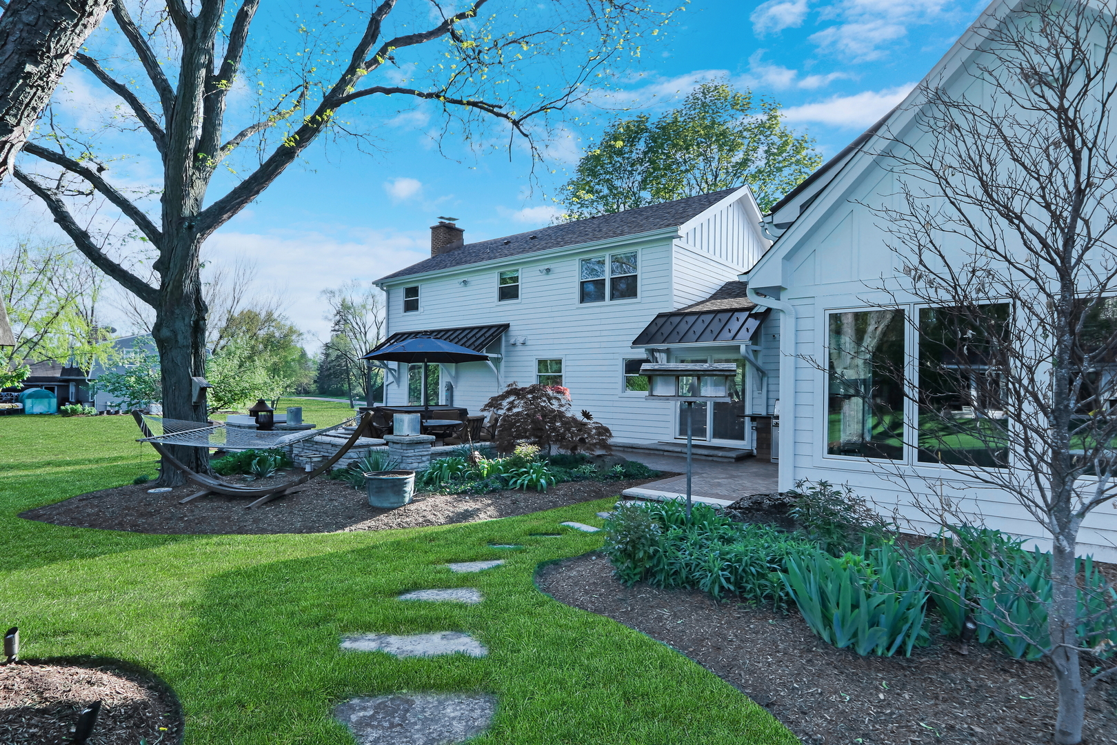2238 Hanlon Road Libertyville, IL 60048 - Photo 51 of 72 a view of a house with backyard and sitting area