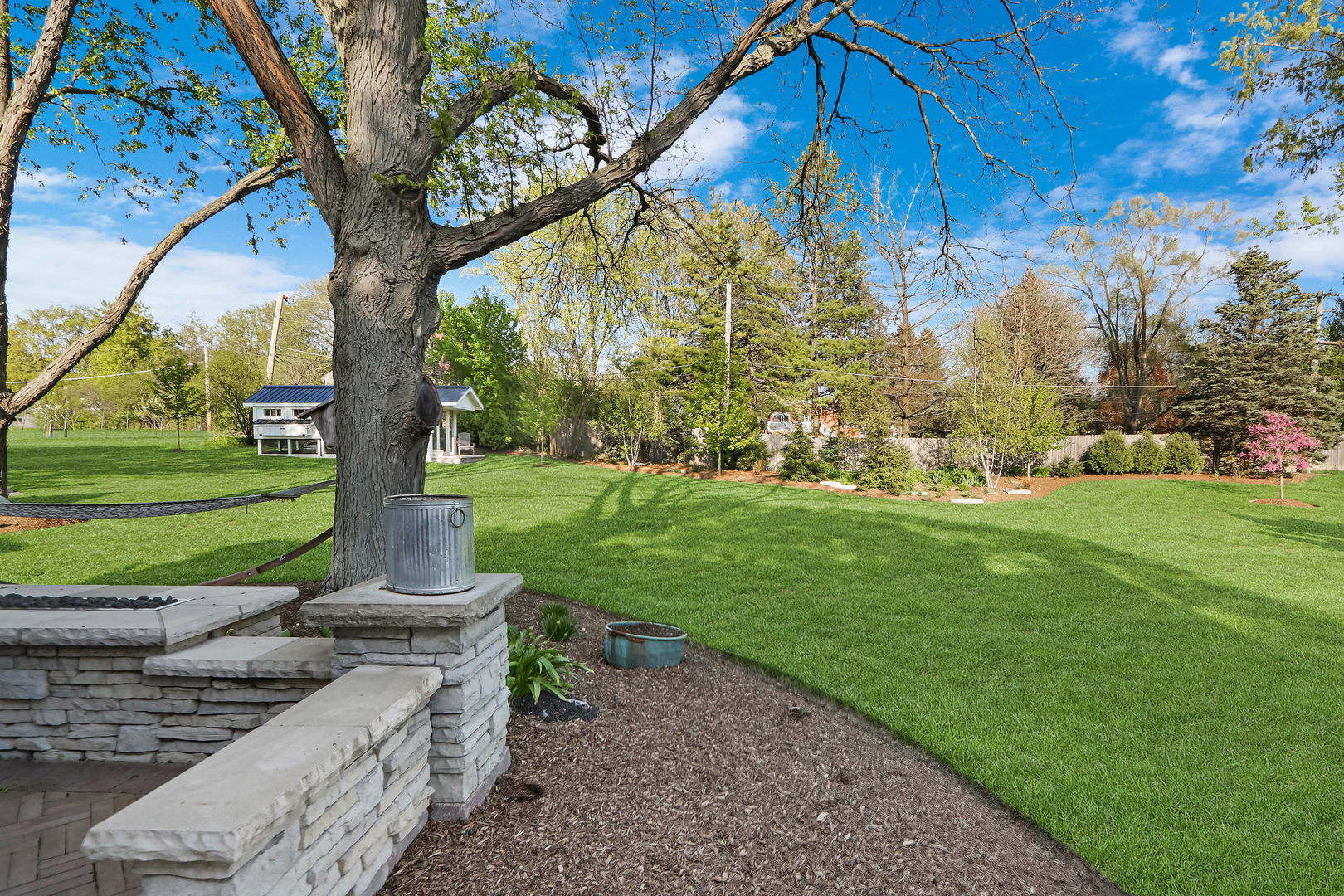 2238 Hanlon Road Libertyville, IL 60048 - Photo 65 of 72 a view of a park with large trees