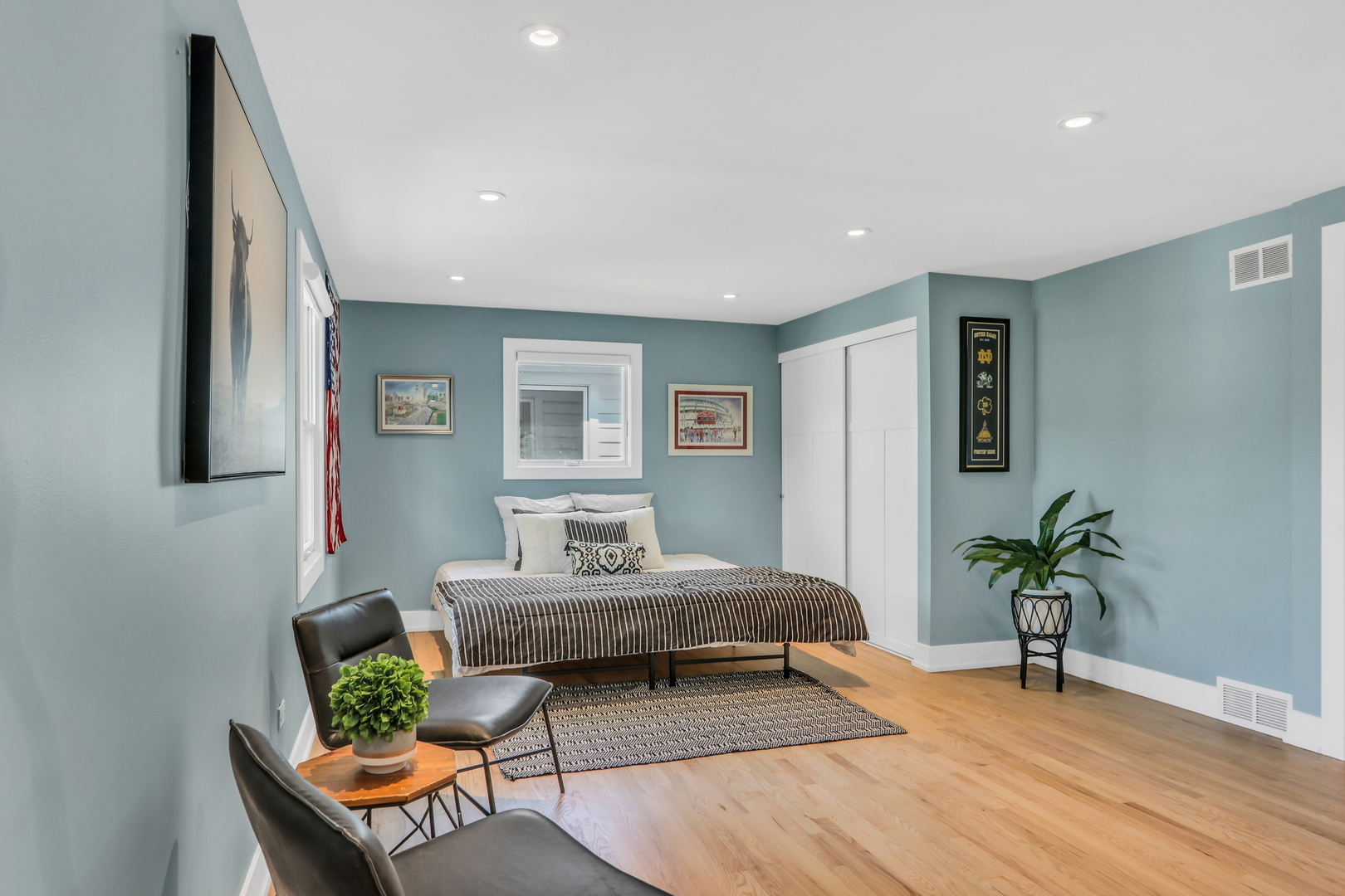 2238 Hanlon Road Libertyville, IL 60048 - Photo 70 of 72 a living room with furniture and a potted plant
