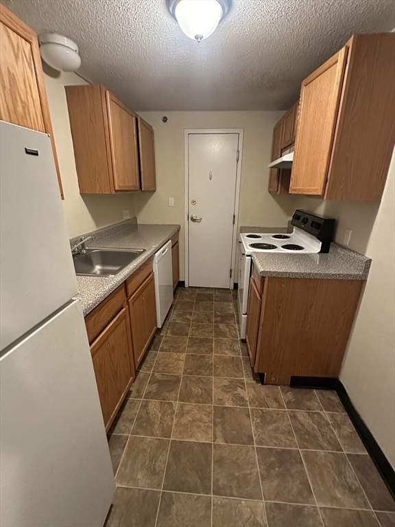 688 Boston Post Road East, Unit 202 Marlborough, MA 01752 - Photo 6 of 17