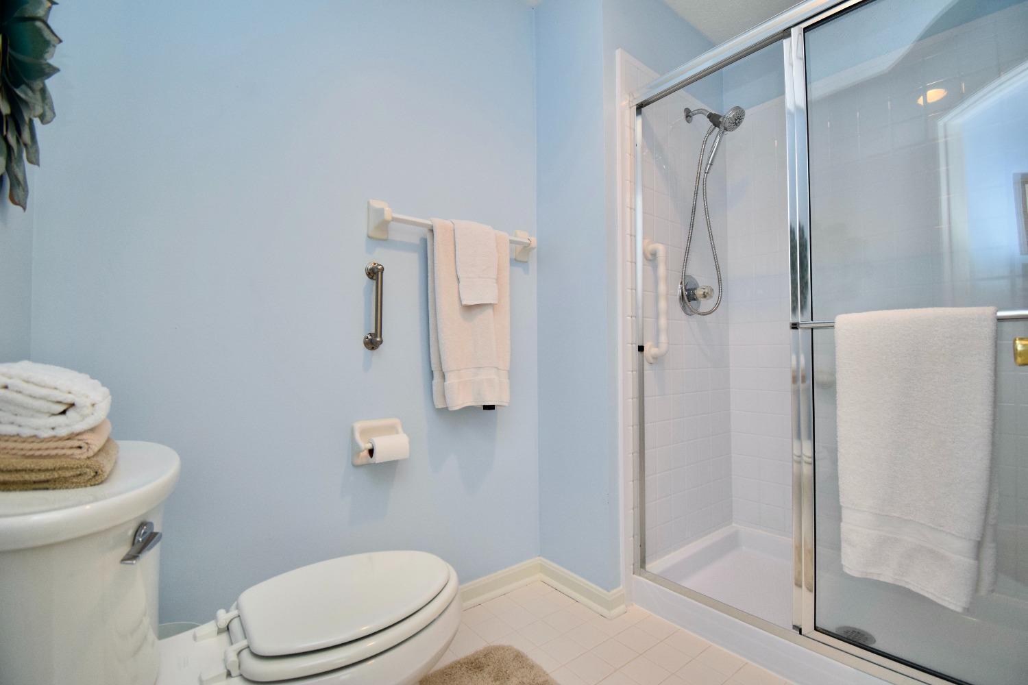 4350 Regency Ridge Court, Unit 302 Cincinnati, OH 45248 - Photo 18 of 27 Gallery Image 18