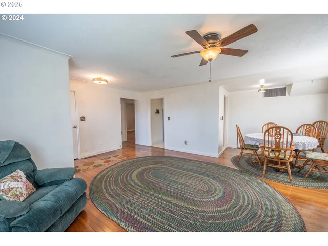 $324,900 | 227 Border Street, Myrtle Point, OR 97458