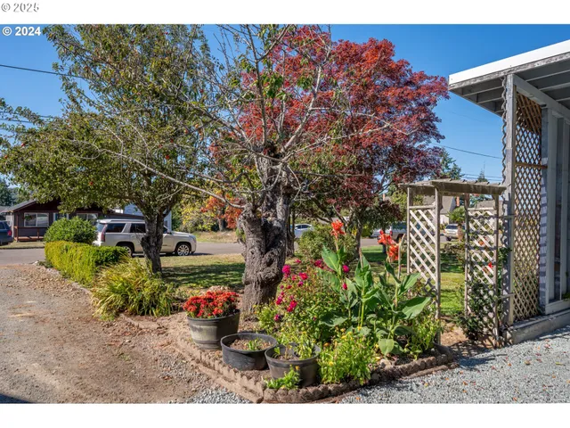 $324,900 | 227 Border Street, Myrtle Point, OR 97458