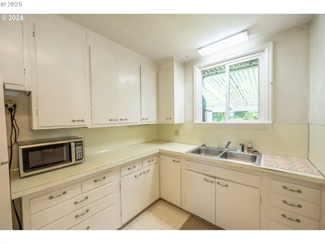 $324,900 | 227 Border Street, Myrtle Point, OR 97458