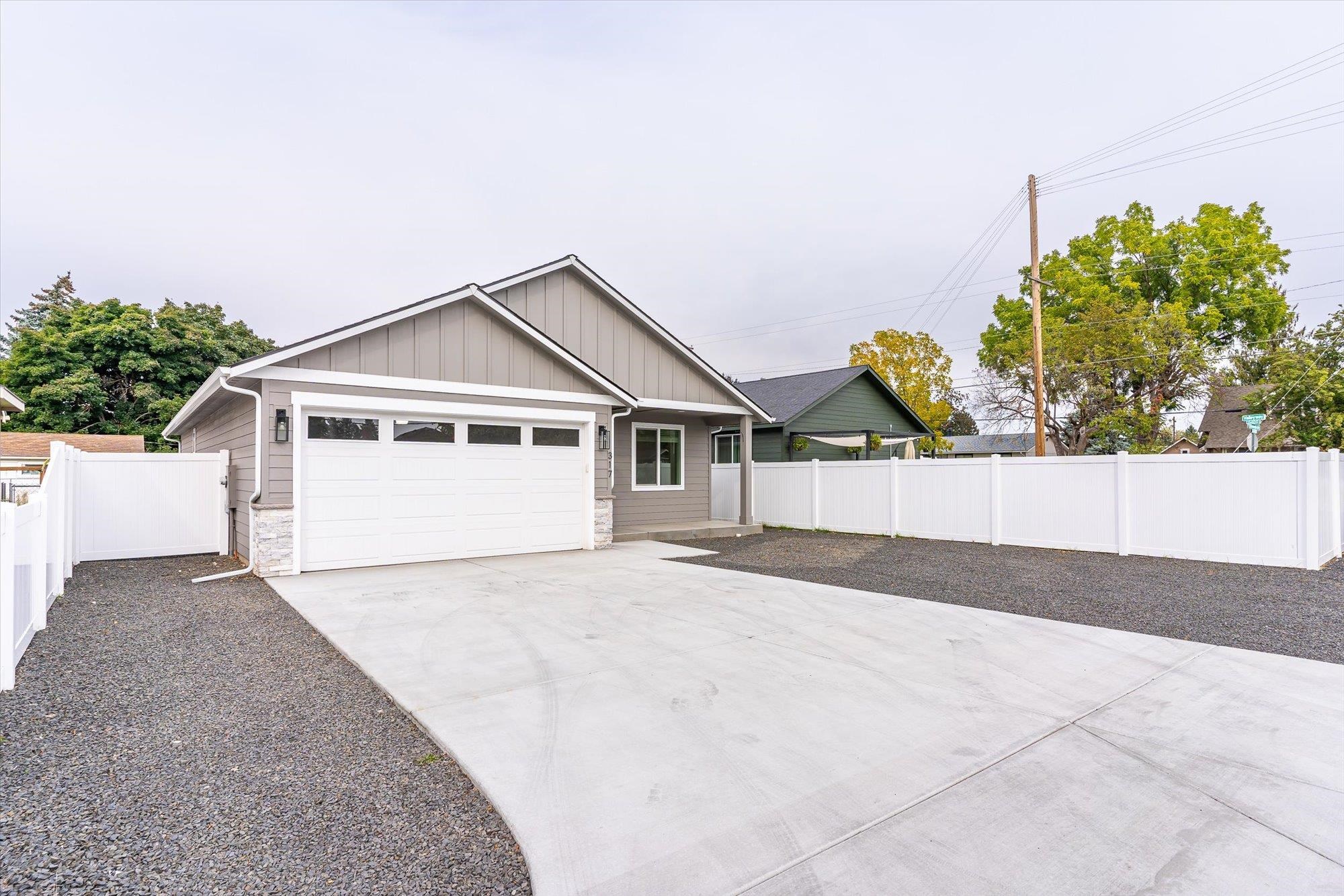 317 North Bowdish Road Spokane Valley, WA 99206 - Photo 3 of 30 Gallery Image 3