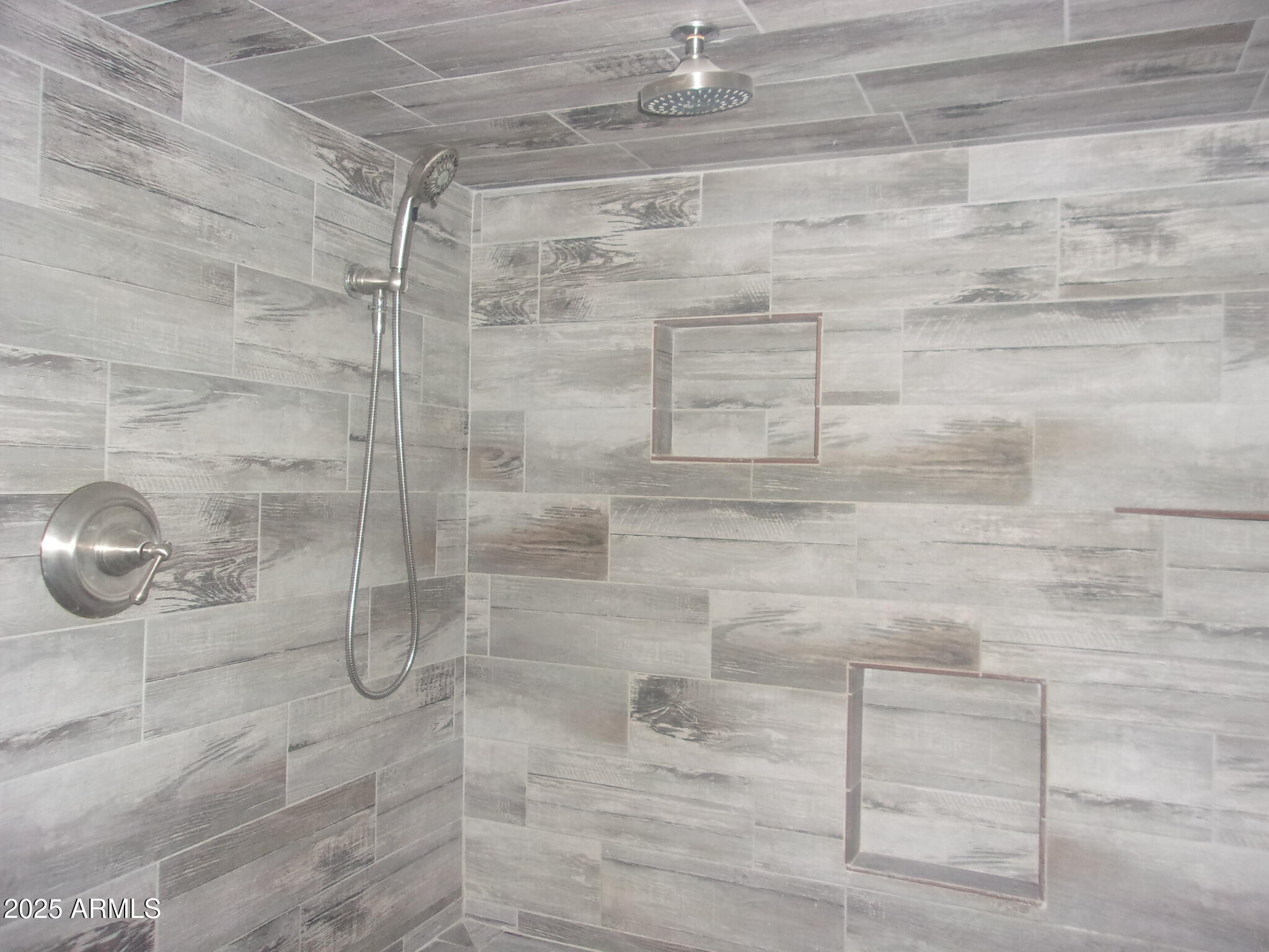 4765 East Valley Lane Rimrock, AZ 86335 - Photo 12 of 25 a bathroom with a shower