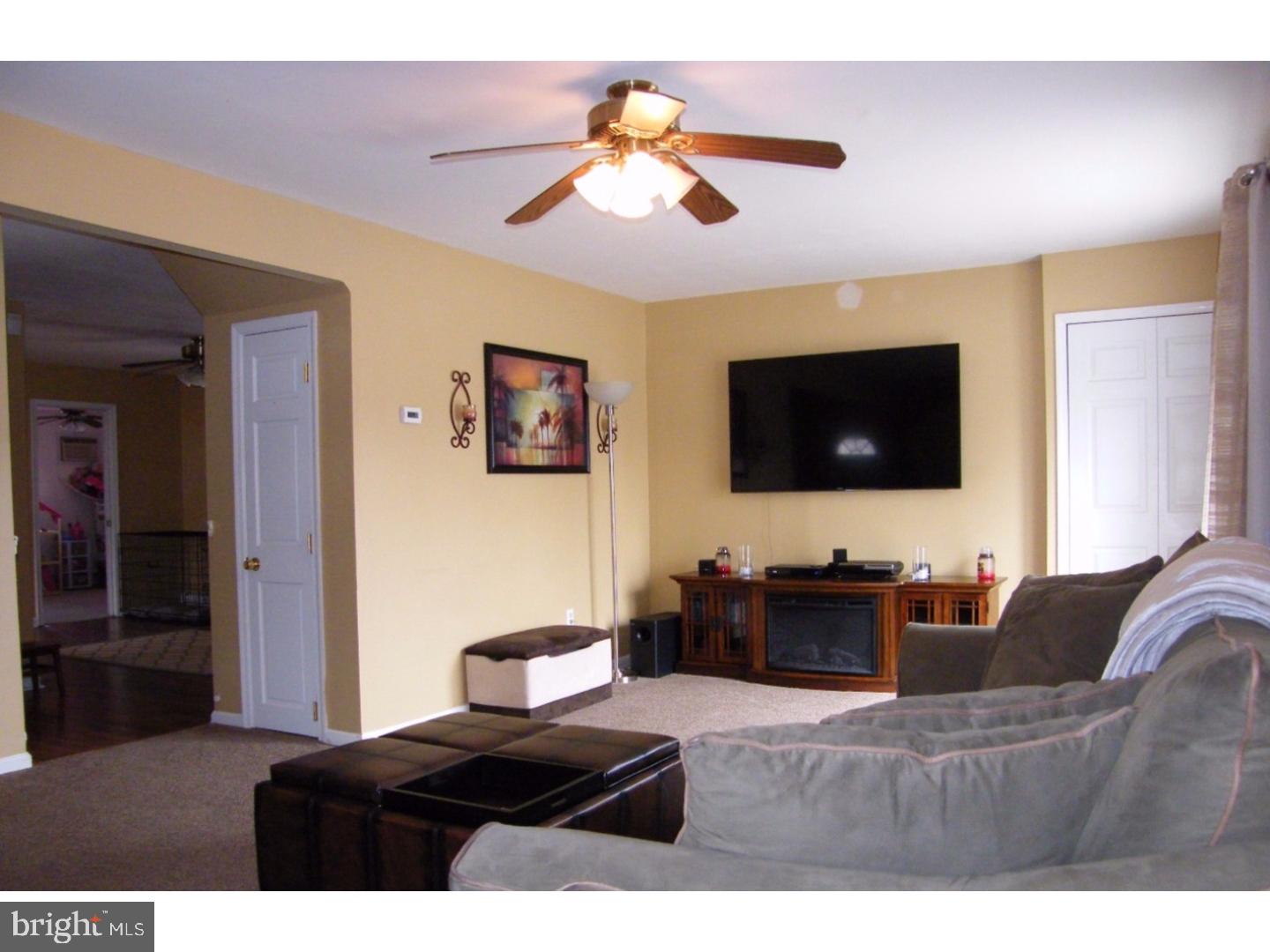 2 Rustleaf Lane Levittown, PA 19055 - Photo 4 of 23 Living Room