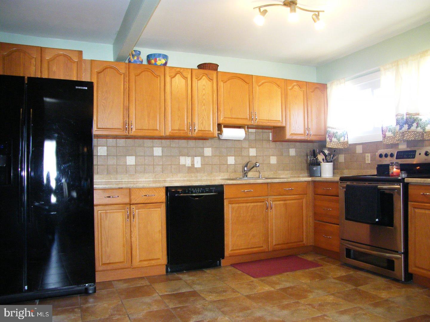 2 Rustleaf Lane Levittown, PA 19055 - Photo 7 of 23 Kitchen