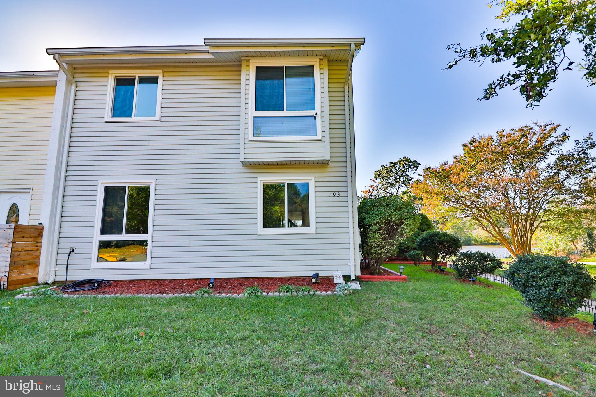 193 North Cottage Road Sterling, VA 20164 - Photo 2 of 52 Large End unit model