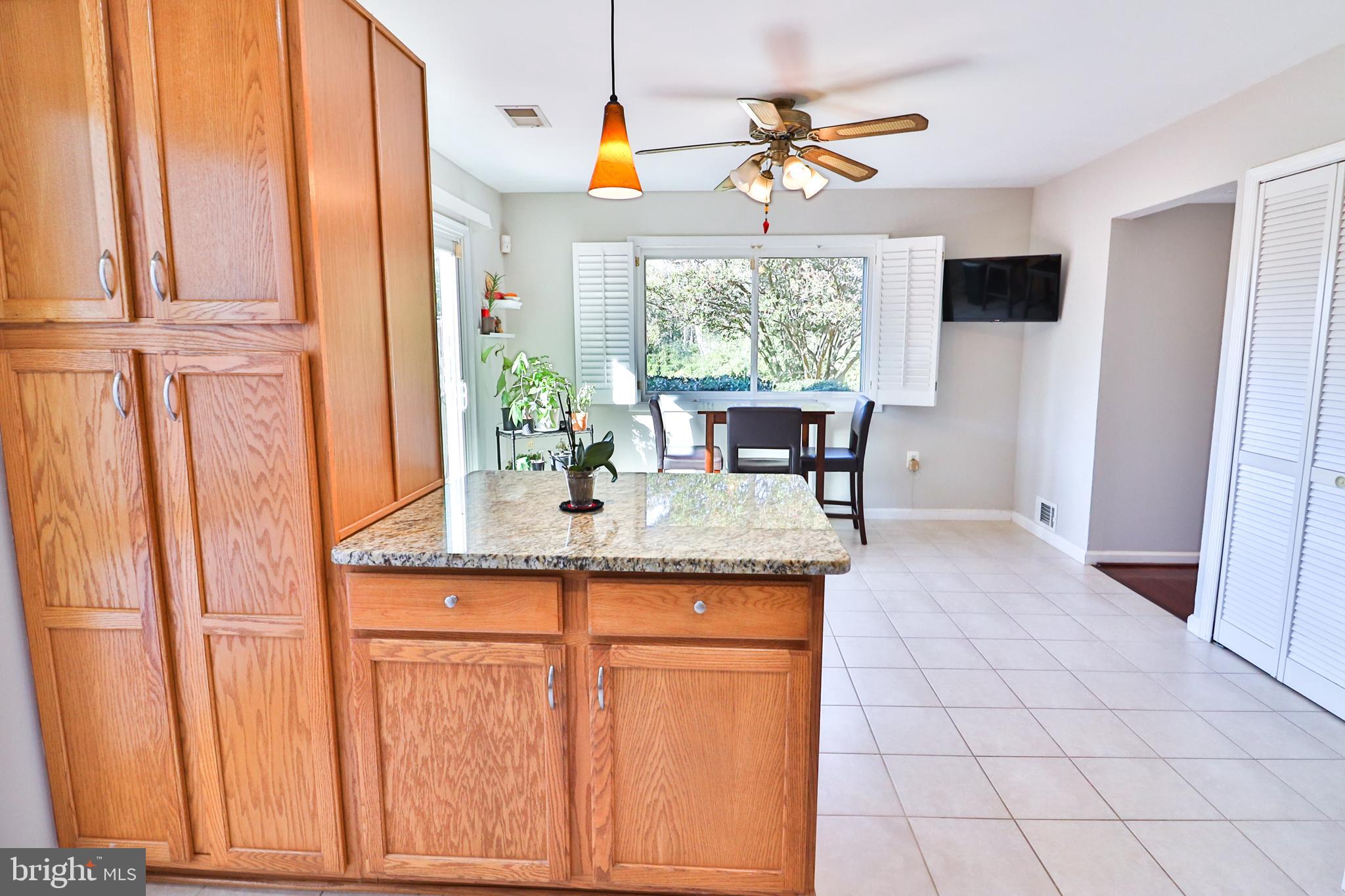 193 North Cottage Road Sterling, VA 20164 - Photo 13 of 52 Kitchen opens to Breakfast Area