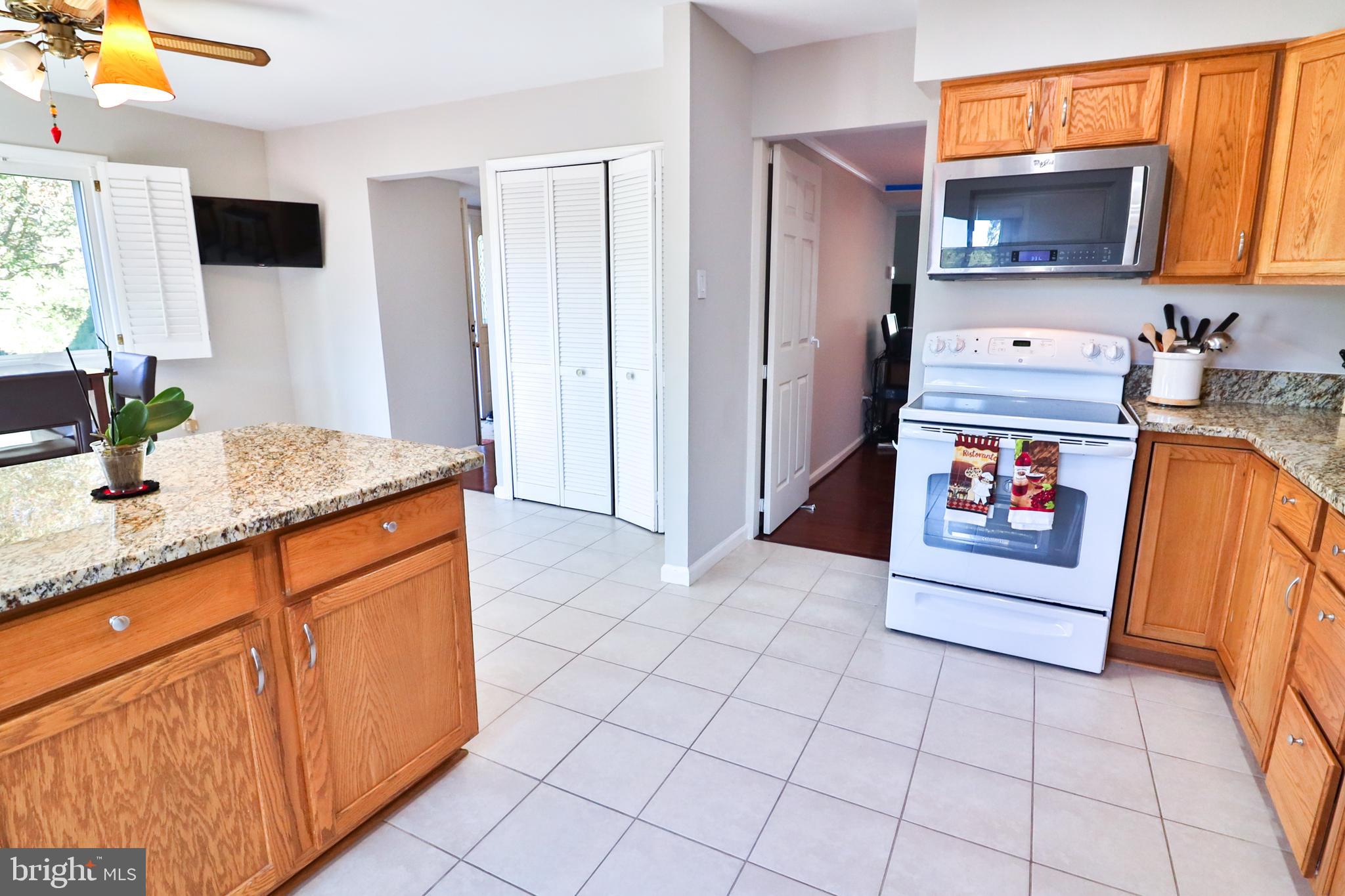 193 North Cottage Road Sterling, VA 20164 - Photo 14 of 52 Kitchen with newer appliances and granite