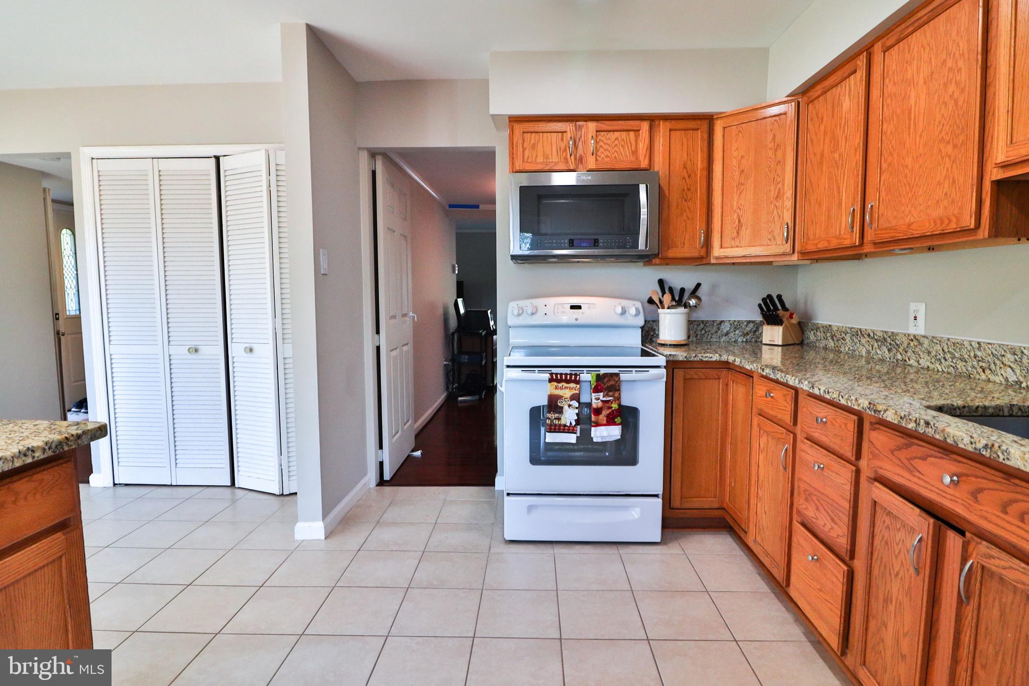 193 North Cottage Road Sterling, VA 20164 - Photo 15 of 52 Kitchen with newer appliances and granite