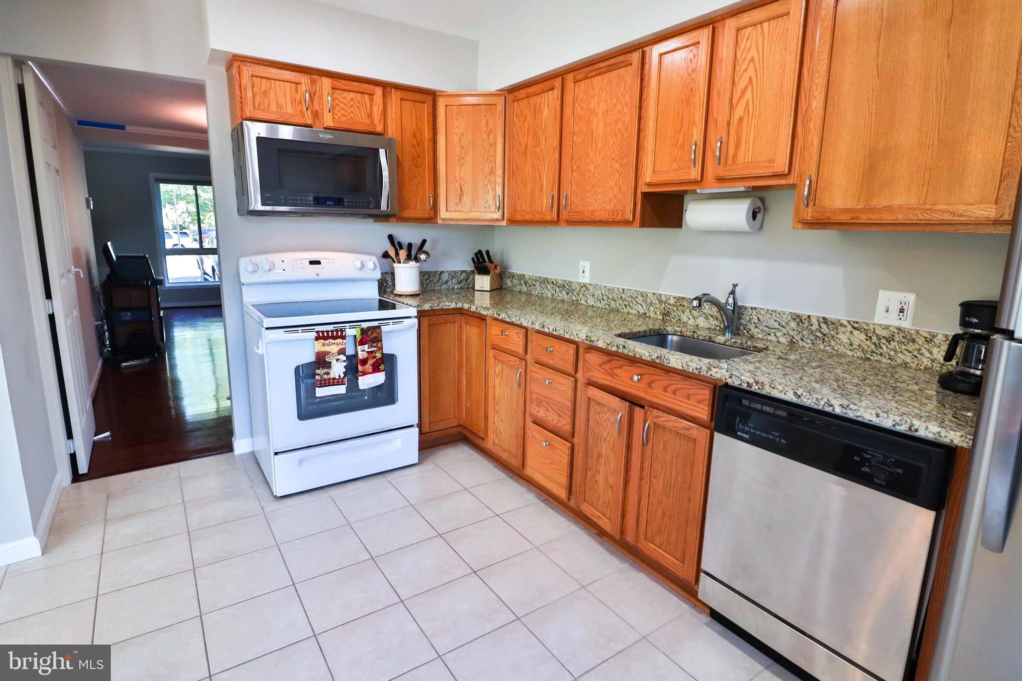 193 North Cottage Road Sterling, VA 20164 - Photo 16 of 52 Kitchen with newer appliances and granite