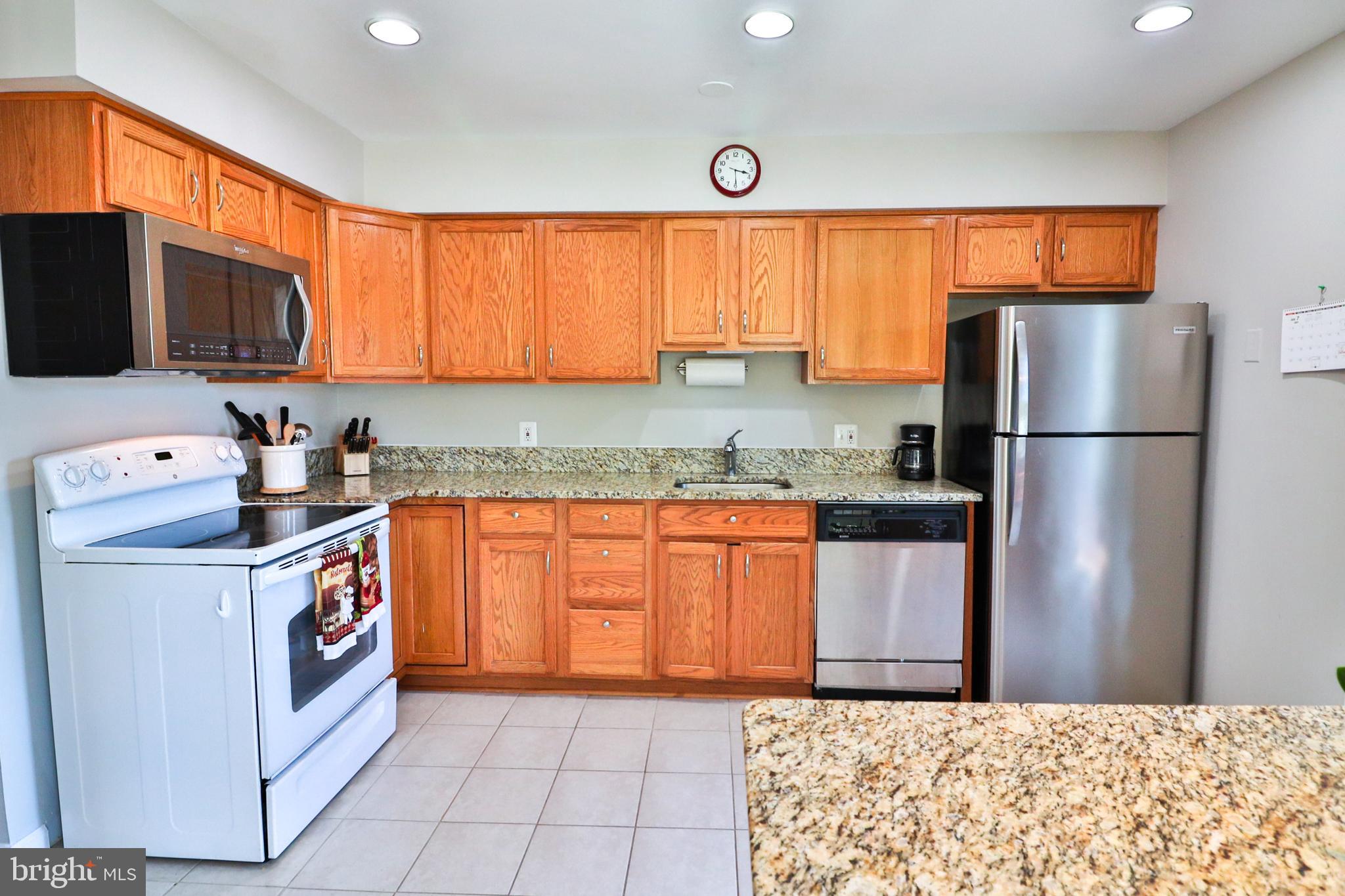 193 North Cottage Road Sterling, VA 20164 - Photo 17 of 52 Kitchen with newer appliances and granite