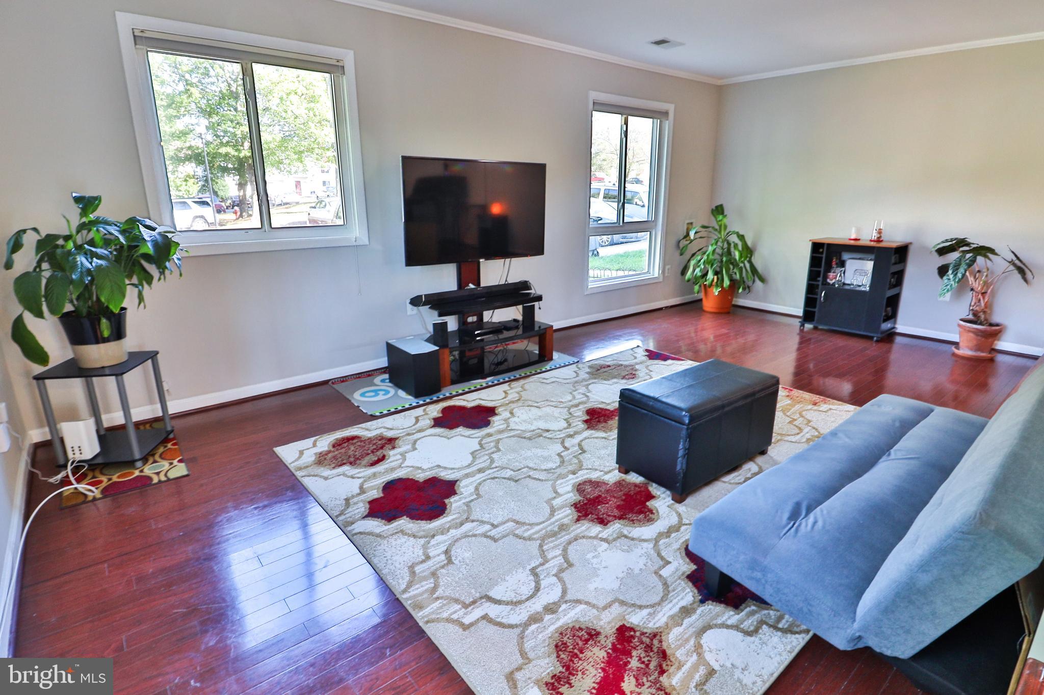 193 North Cottage Road Sterling, VA 20164 - Photo 25 of 52 Spacious and sun lit living room