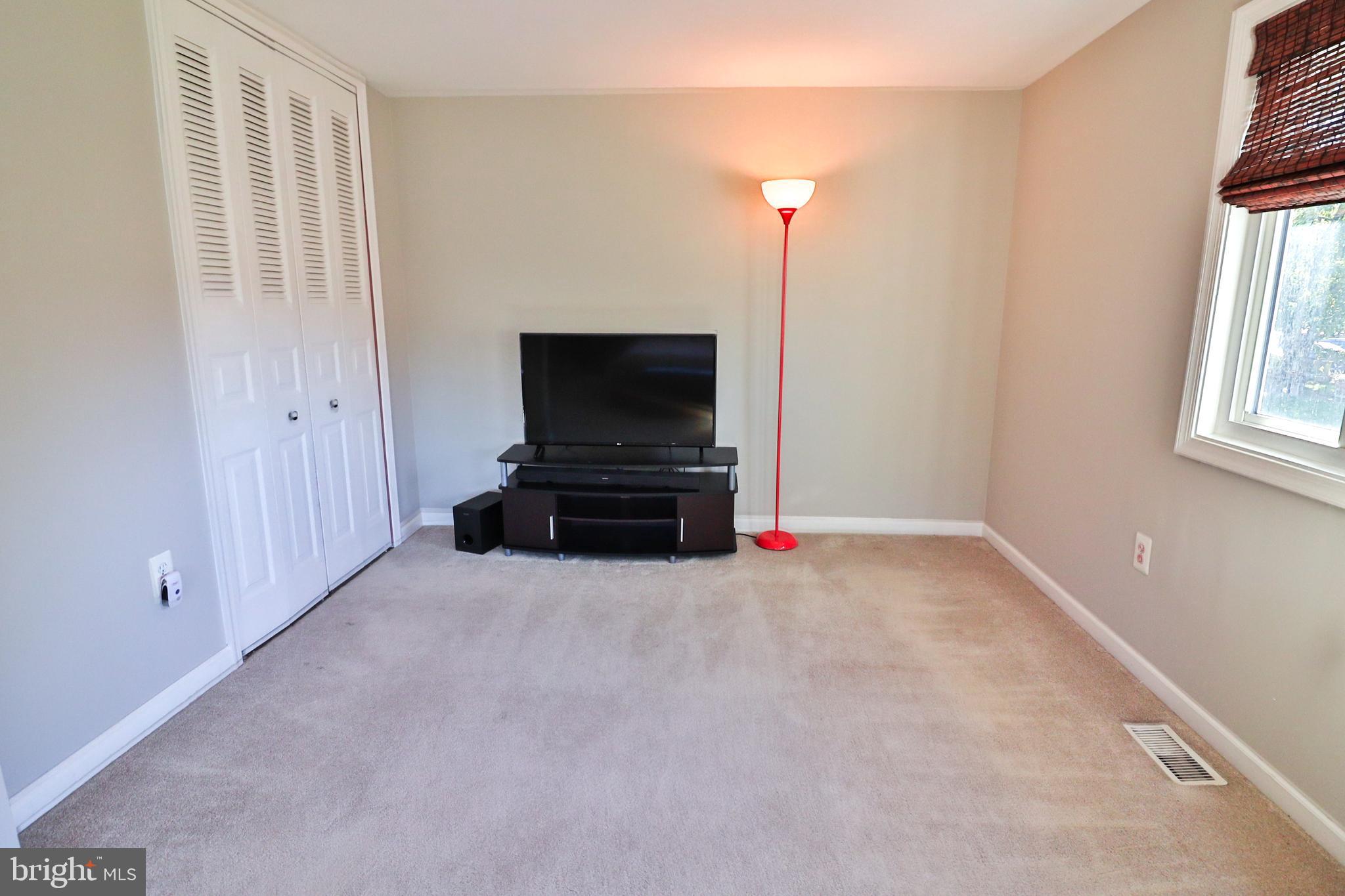 193 North Cottage Road Sterling, VA 20164 - Photo 32 of 52 Sitting Area in Owner's suite