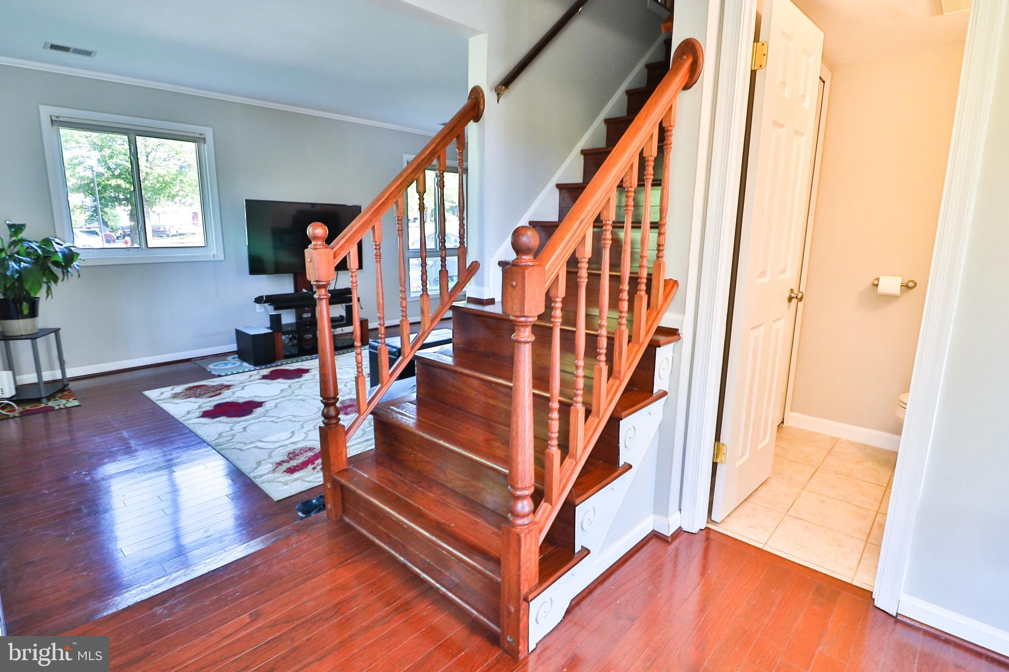 193 North Cottage Road Sterling, VA 20164 - Photo 5 of 52 Gallery Image 5