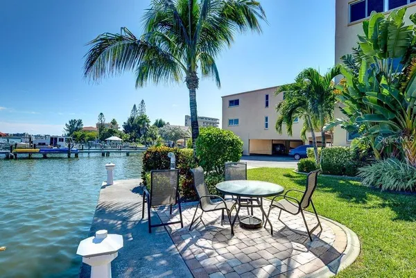 a view of a partially built entryway