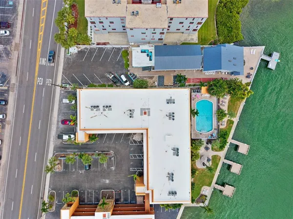 $2,700 | 10265 Gulf Boulevard, Unit A301, St. Petersburg, FL 33706