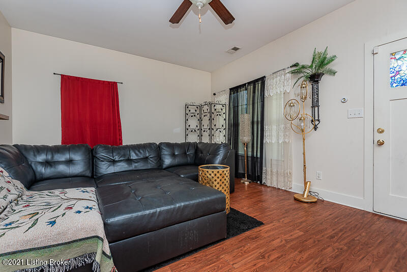 3440 Boxelder Road Louisville, KY 40216 - Photo 7 of 26 Great room