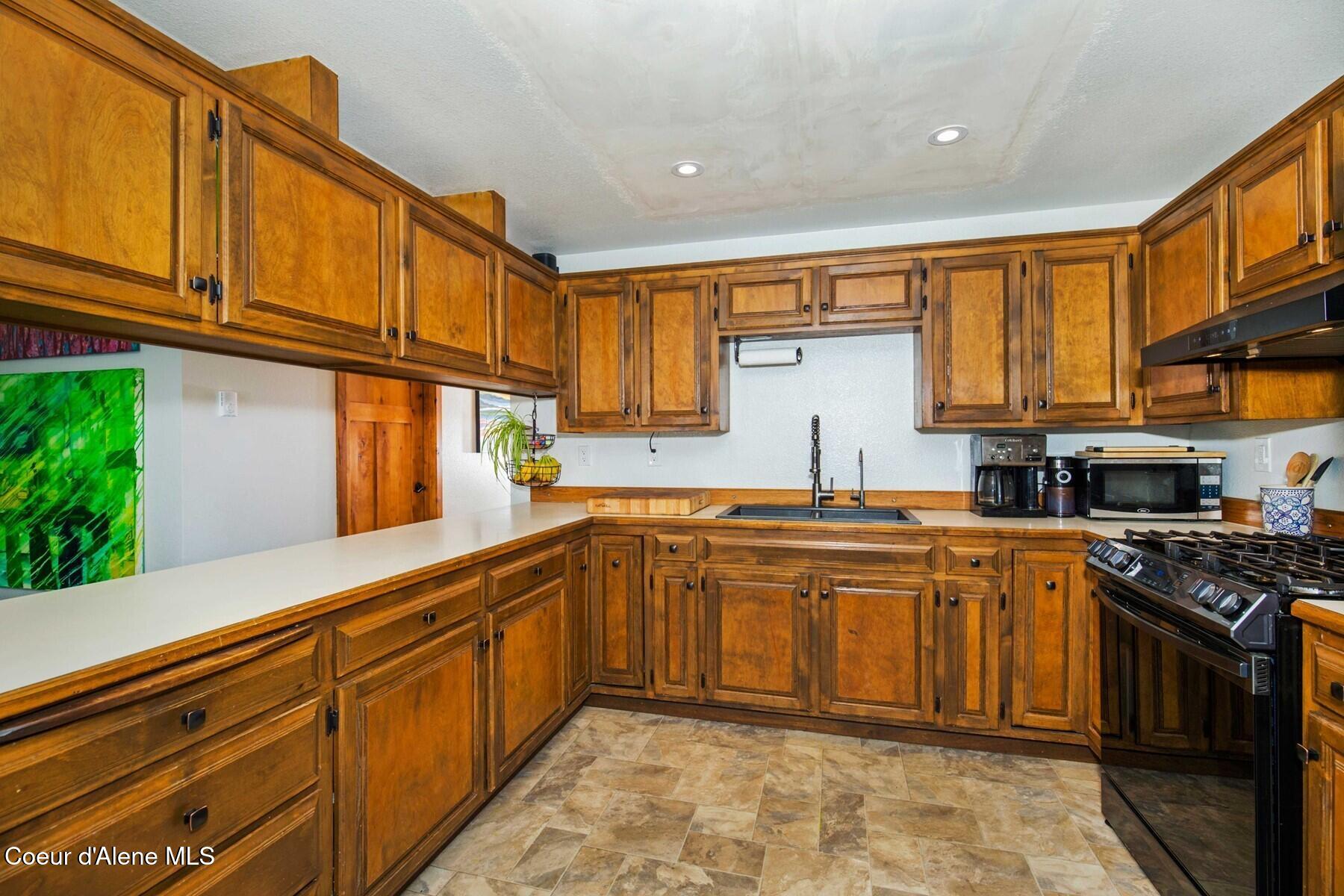 1042 North Wrenco Road Sandpoint, ID 83864 - Photo 14 of 41 Kitchen