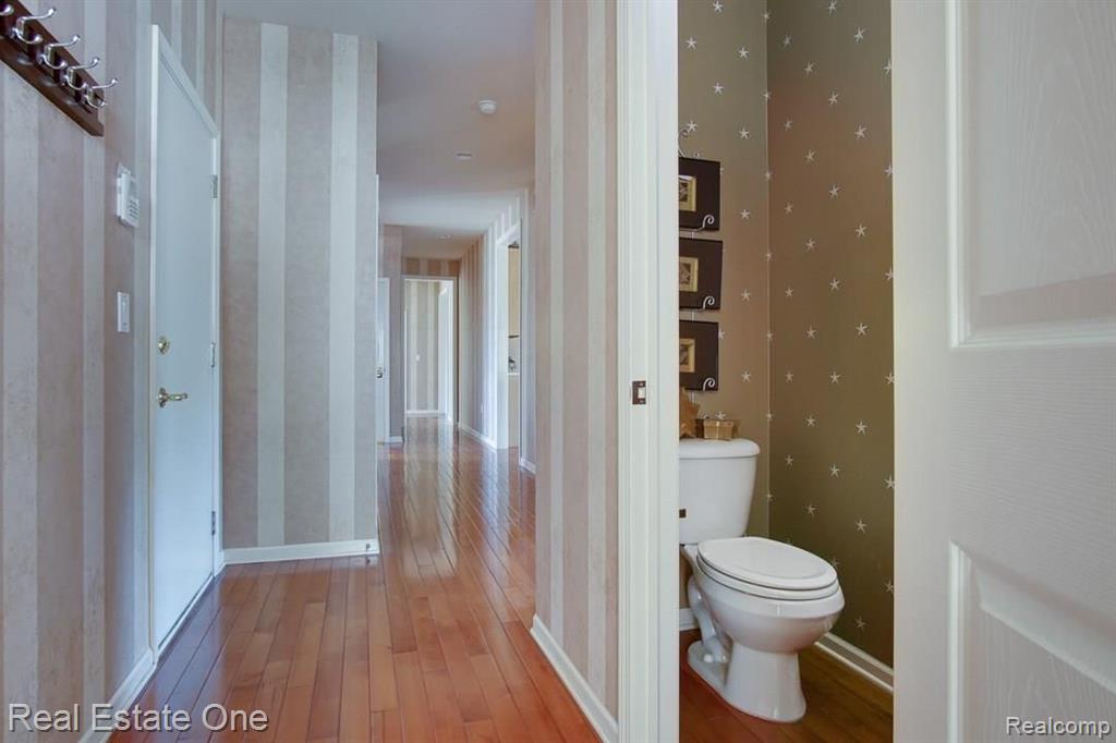 4585 Chatford Court Rochester, MI 48306 - Photo 7 of 32