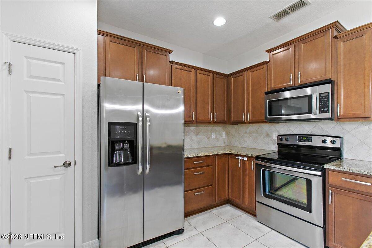 13960 Berryview Road Jacksonville, FL 32258 - Photo 4 of 19 04-Kitchen