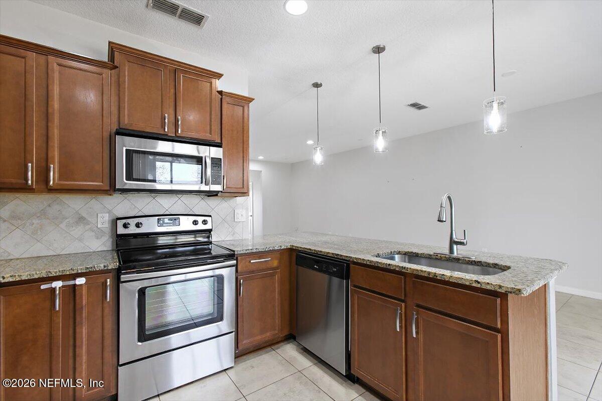 13960 Berryview Road Jacksonville, FL 32258 - Photo 5 of 19 05-Kitchen